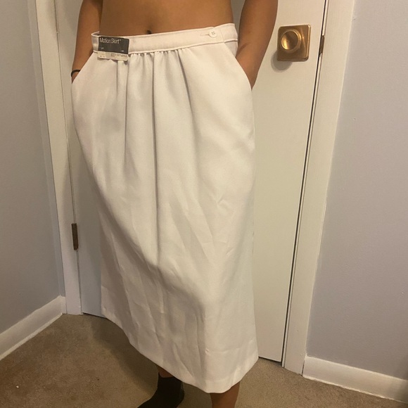 Vintage White Midi Skirt - Picture 13 of 15